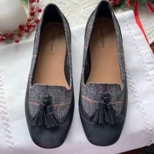 Women Within. Aster flat